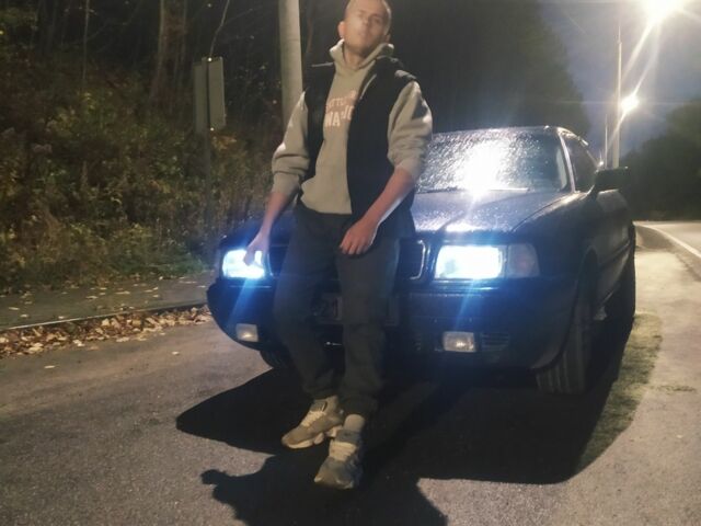 Синий Ауди 80, объемом двигателя 2 л и пробегом 334 тыс. км за 2199 $, фото 7 на Automoto.ua