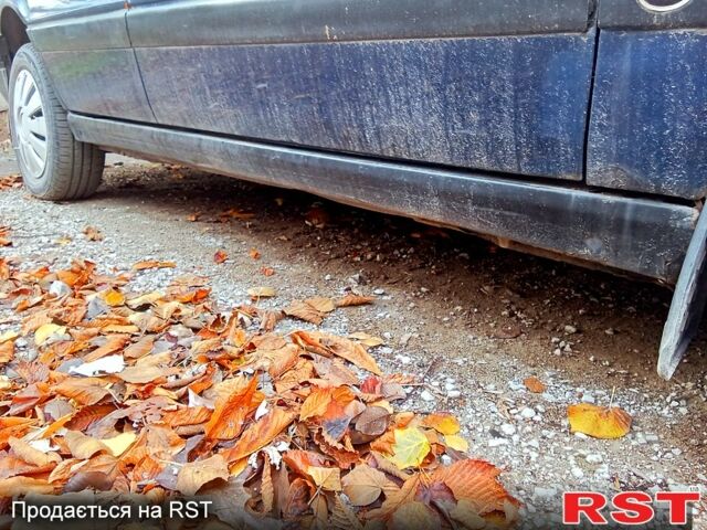 Синий Ауди 80, объемом двигателя 1.8 л и пробегом 340 тыс. км за 1500 $, фото 6 на Automoto.ua