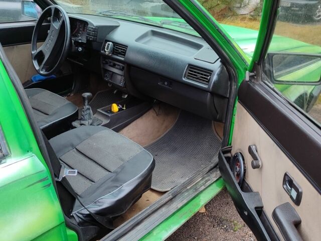 Зеленый Ауди 80, объемом двигателя 1.6 л и пробегом 500 тыс. км за 600 $, фото 6 на Automoto.ua