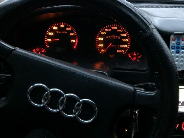 Зеленый Ауди 80, объемом двигателя 1.8 л и пробегом 320 тыс. км за 1600 $, фото 6 на Automoto.ua