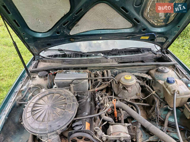 Зеленый Ауди 80, объемом двигателя 1.99 л и пробегом 300 тыс. км за 3750 $, фото 4 на Automoto.ua