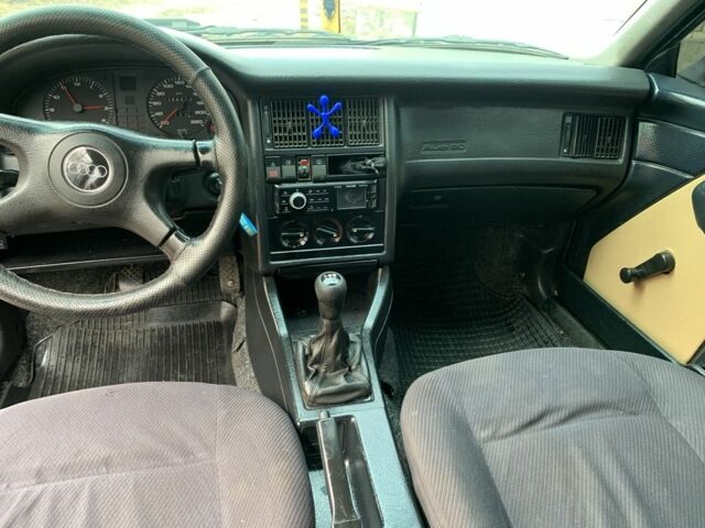 Зеленый Ауди 80, объемом двигателя 2 л и пробегом 356 тыс. км за 3000 $, фото 5 на Automoto.ua