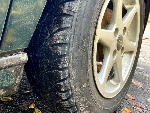 Зеленый Ауди 80, объемом двигателя 2 л и пробегом 300 тыс. км за 1850 $, фото 6 на Automoto.ua