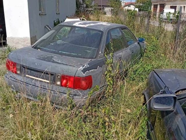 Зеленый Ауди 80, объемом двигателя 2 л и пробегом 244 тыс. км за 1150 $, фото 2 на Automoto.ua