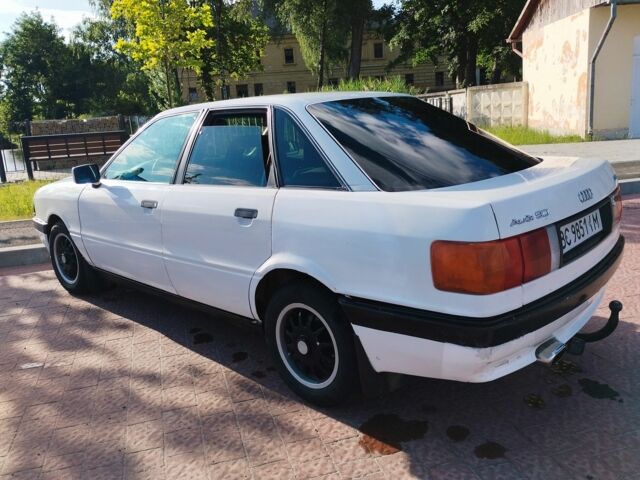 Белый Ауди 90, объемом двигателя 2 л и пробегом 400 тыс. км за 800 $, фото 2 на Automoto.ua