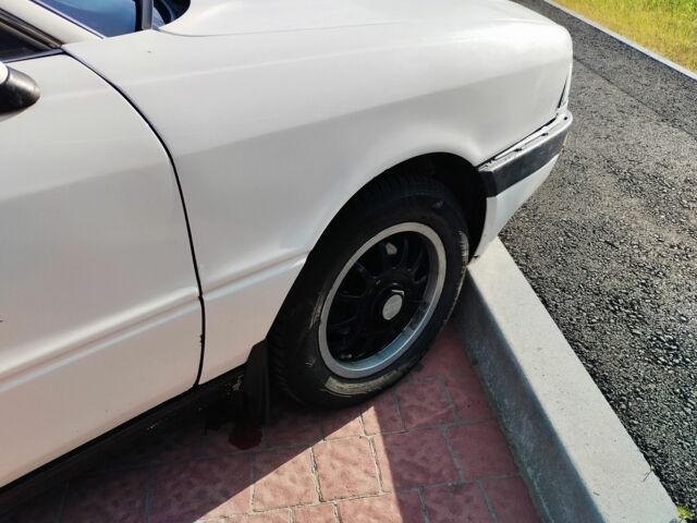 Белый Ауди 90, объемом двигателя 2 л и пробегом 400 тыс. км за 800 $, фото 6 на Automoto.ua