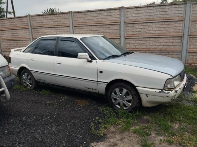 Белый Ауди 90, объемом двигателя 2.2 л и пробегом 200 тыс. км за 1187 $, фото 2 на Automoto.ua