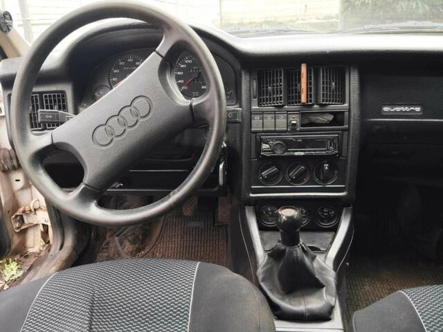 Белый Ауди 90, объемом двигателя 2.2 л и пробегом 200 тыс. км за 1187 $, фото 3 на Automoto.ua