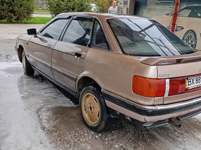 Бежевый Ауди 90, объемом двигателя 2.2 л и пробегом 333 тыс. км за 1500 $, фото 4 на Automoto.ua