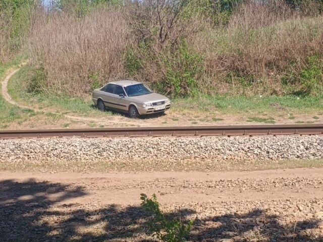 Бежевый Ауди 90, объемом двигателя 0 л и пробегом 250 тыс. км за 685 $, фото 4 на Automoto.ua