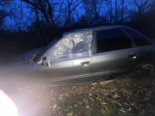 Серый Ауди 90, объемом двигателя 2 л и пробегом 450 тыс. км за 475 $, фото 3 на Automoto.ua