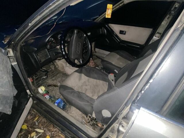 Серый Ауди 90, объемом двигателя 2 л и пробегом 450 тыс. км за 475 $, фото 4 на Automoto.ua