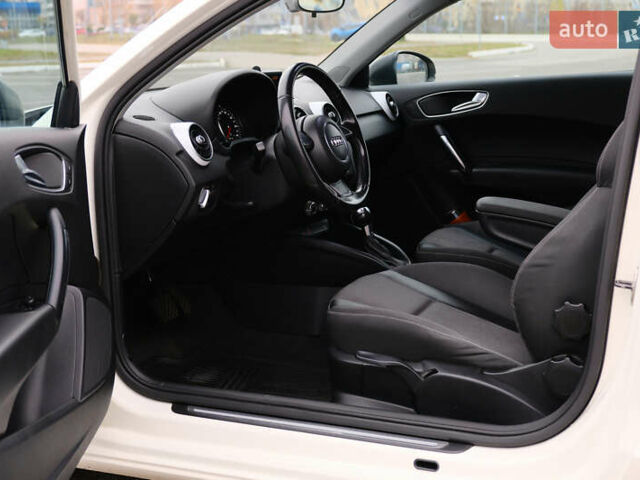 Белый Ауди А1, объемом двигателя 1.39 л и пробегом 167 тыс. км за 9300 $, фото 14 на Automoto.ua