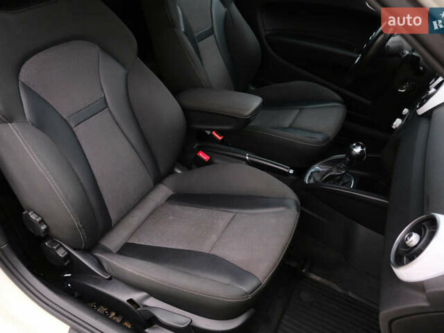 Белый Ауди А1, объемом двигателя 1.39 л и пробегом 167 тыс. км за 9300 $, фото 18 на Automoto.ua