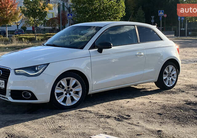 Белый Ауди А1, объемом двигателя 1.39 л и пробегом 240 тыс. км за 8000 $, фото 1 на Automoto.ua