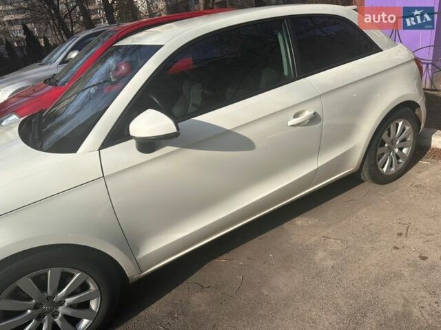 Білий Ауді А1, об'ємом двигуна 1.39 л та пробігом 276 тис. км за 8600 $, фото 13 на Automoto.ua
