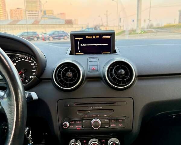 Белый Ауди А1, объемом двигателя 1.39 л и пробегом 127 тыс. км за 9000 $, фото 18 на Automoto.ua