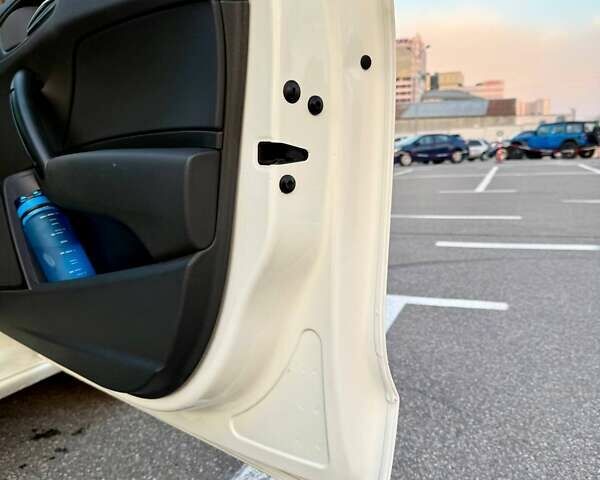 Белый Ауди А1, объемом двигателя 1.39 л и пробегом 127 тыс. км за 9000 $, фото 9 на Automoto.ua