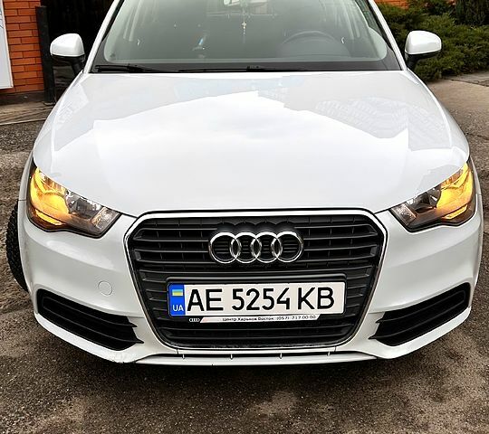 Білий Ауді А1, об'ємом двигуна 1.4 л та пробігом 64 тис. км за 12000 $, фото 3 на Automoto.ua