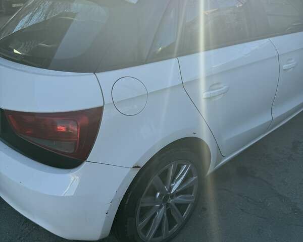 Белый Ауди А1, объемом двигателя 1.4 л и пробегом 240 тыс. км за 7000 $, фото 5 на Automoto.ua