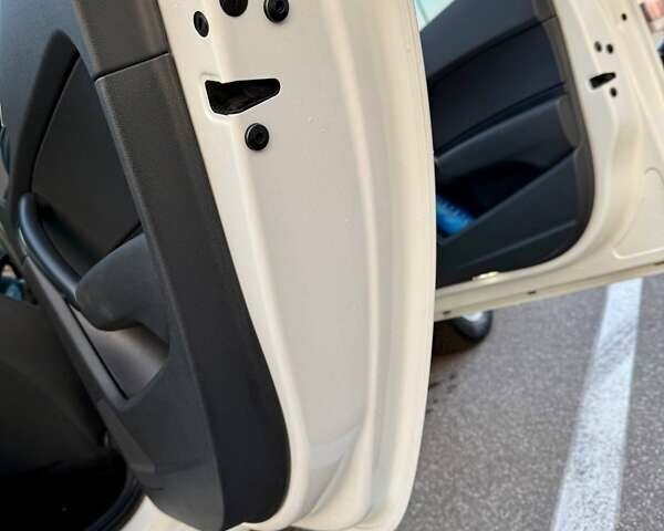 Белый Ауди А1, объемом двигателя 1.39 л и пробегом 127 тыс. км за 9000 $, фото 11 на Automoto.ua