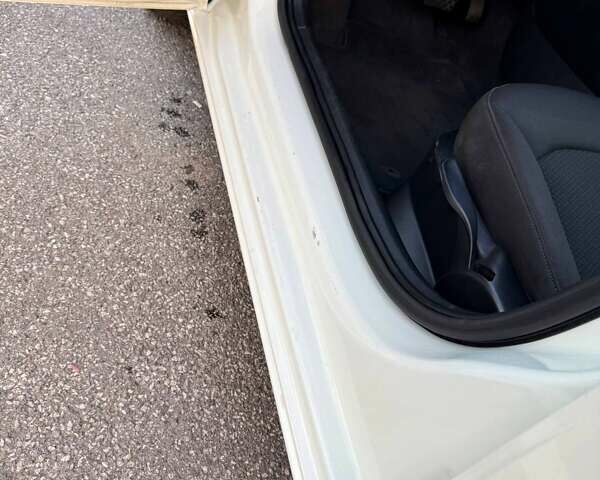 Белый Ауди А1, объемом двигателя 1.39 л и пробегом 127 тыс. км за 9000 $, фото 13 на Automoto.ua