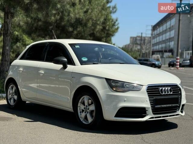 Білий Ауді А1, об'ємом двигуна 1.39 л та пробігом 144 тис. км за 10299 $, фото 3 на Automoto.ua