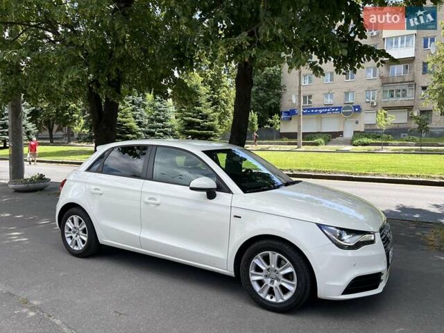 Білий Ауді А1, об'ємом двигуна 1.39 л та пробігом 89 тис. км за 11500 $, фото 4 на Automoto.ua