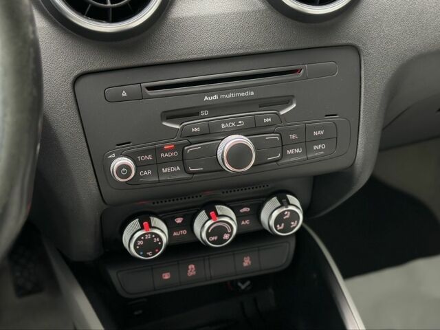 Білий Ауді А1, об'ємом двигуна 1.6 л та пробігом 229 тис. км за 8500 $, фото 19 на Automoto.ua