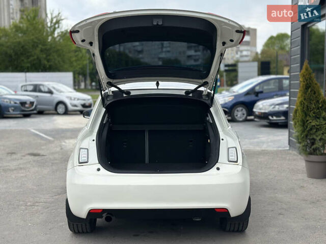 Белый Ауди А1, объемом двигателя 1.6 л и пробегом 229 тыс. км за 8500 $, фото 16 на Automoto.ua