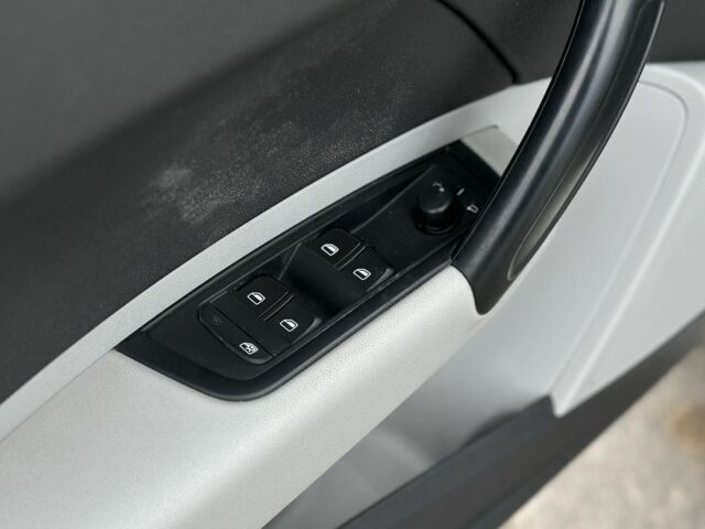 Білий Ауді А1, об'ємом двигуна 1.6 л та пробігом 229 тис. км за 8500 $, фото 12 на Automoto.ua