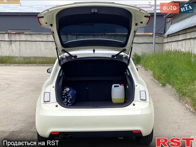 Белый Ауди А1, объемом двигателя 1.4 л и пробегом 800 тыс. км за 13500 $, фото 12 на Automoto.ua