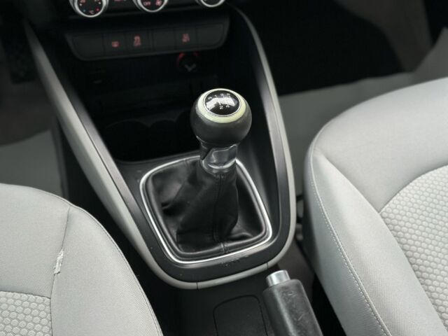 Білий Ауді А1, об'ємом двигуна 1.6 л та пробігом 229 тис. км за 8500 $, фото 20 на Automoto.ua