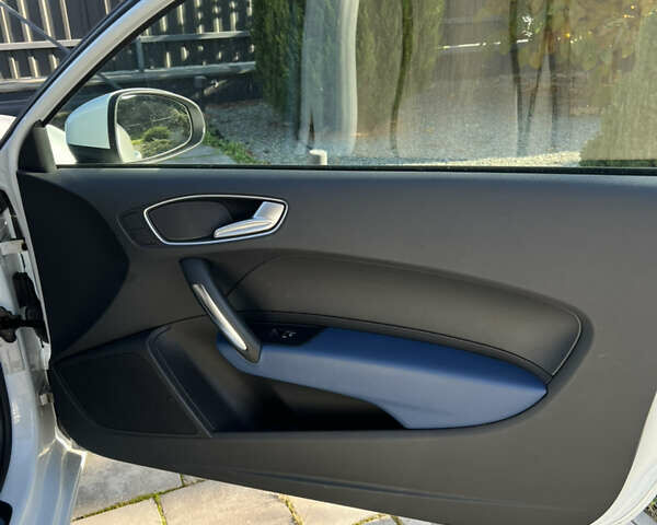 Білий Ауді А1, об'ємом двигуна 1.6 л та пробігом 35 тис. км за 16000 $, фото 13 на Automoto.ua