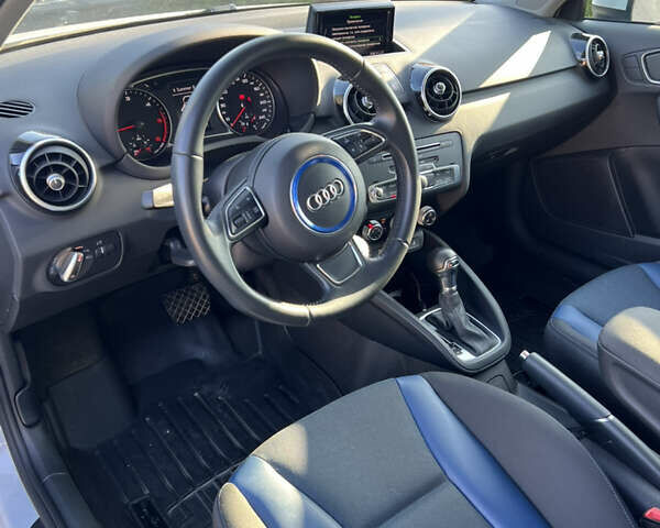 Білий Ауді А1, об'ємом двигуна 1.6 л та пробігом 35 тис. км за 16000 $, фото 21 на Automoto.ua