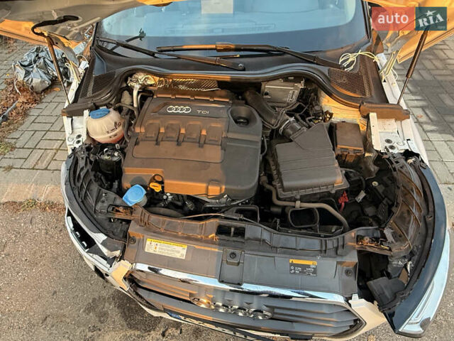 Белый Ауди А1, объемом двигателя 1.6 л и пробегом 35 тыс. км за 5400 $, фото 14 на Automoto.ua