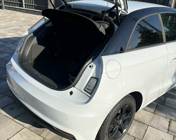 Білий Ауді А1, об'ємом двигуна 1.6 л та пробігом 35 тис. км за 16000 $, фото 17 на Automoto.ua