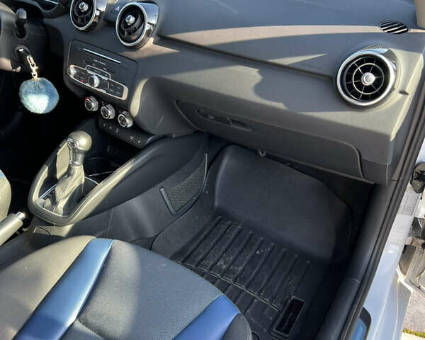 Білий Ауді А1, об'ємом двигуна 1.6 л та пробігом 35 тис. км за 16000 $, фото 14 на Automoto.ua