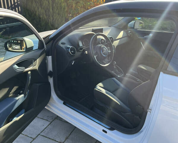 Білий Ауді А1, об'ємом двигуна 1.6 л та пробігом 35 тис. км за 16000 $, фото 22 на Automoto.ua