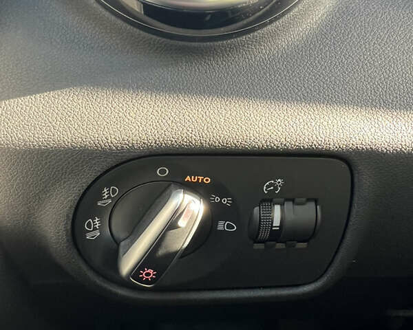 Білий Ауді А1, об'ємом двигуна 1.6 л та пробігом 35 тис. км за 16000 $, фото 7 на Automoto.ua