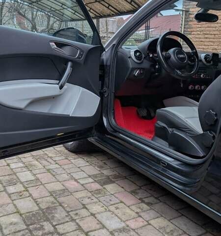 Чорний Ауді А1, об'ємом двигуна 1.39 л та пробігом 260 тис. км за 9500 $, фото 6 на Automoto.ua