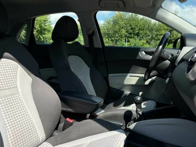 Черный Ауди А1, объемом двигателя 1.6 л и пробегом 209 тыс. км за 9750 $, фото 19 на Automoto.ua