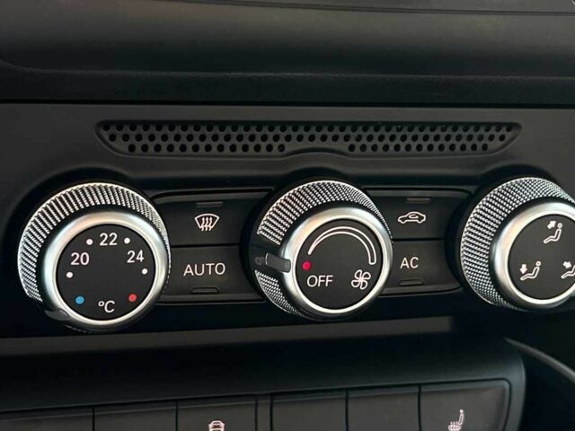 Черный Ауди А1, объемом двигателя 1.6 л и пробегом 209 тыс. км за 9750 $, фото 16 на Automoto.ua