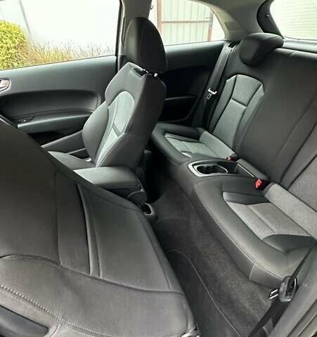 Чорний Ауді А1, об'ємом двигуна 1.6 л та пробігом 90 тис. км за 12900 $, фото 19 на Automoto.ua