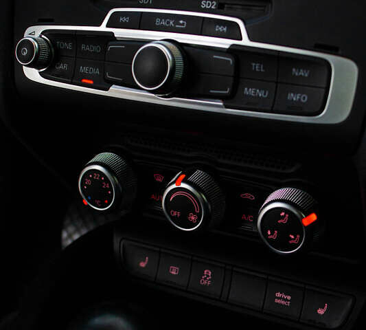 Чорний Ауді А1, об'ємом двигуна 1.6 л та пробігом 86 тис. км за 14500 $, фото 14 на Automoto.ua