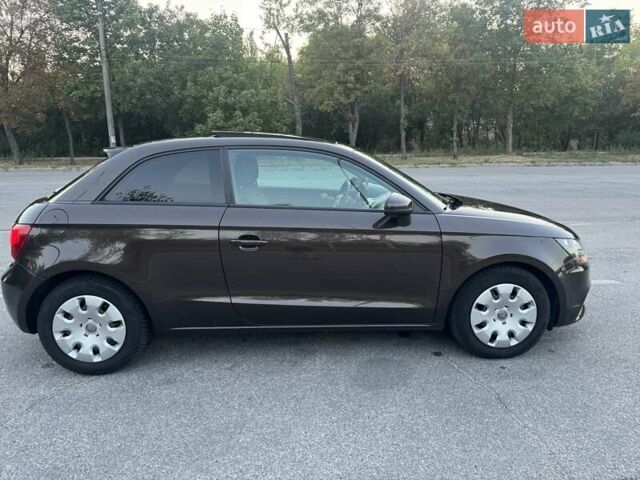 Коричневый Ауди А1, объемом двигателя 1.6 л и пробегом 158 тыс. км за 10777 $, фото 11 на Automoto.ua