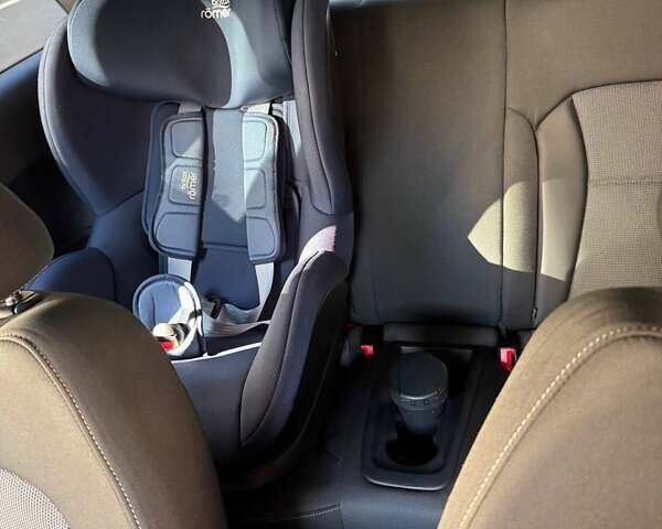 Ауди А1 2015 в Киеве на Automoto.ua Красный Ауди А1, объемом двигателя 1.6 л и пробегом 102 тыс. км за 15999 $, фото 13 на Automoto.ua