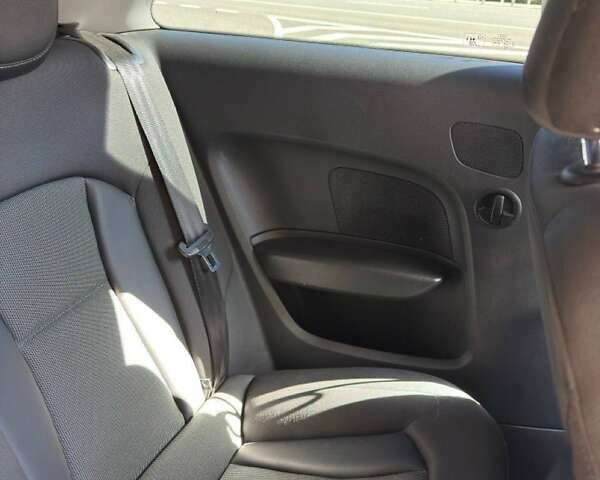 Ауди А1 2015 в Киеве на Automoto.ua Красный Ауди А1, объемом двигателя 1.6 л и пробегом 102 тыс. км за 15999 $, фото 33 на Automoto.ua