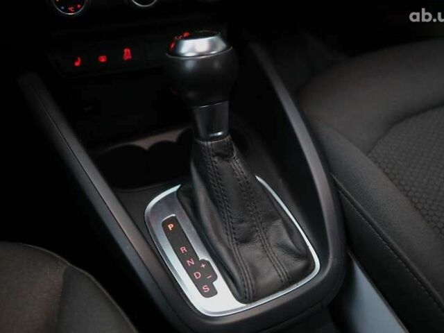Ауди А1, объемом двигателя 1.4 л и пробегом 70 тыс. км за 12000 $, фото 16 на Automoto.ua