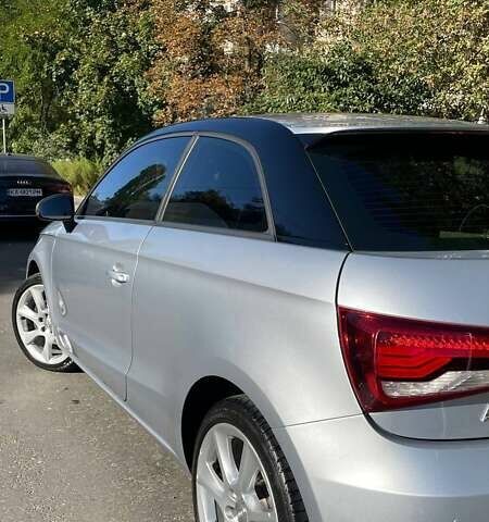 Сірий Ауді А1, об'ємом двигуна 1.6 л та пробігом 75 тис. км за 17000 $, фото 5 на Automoto.ua